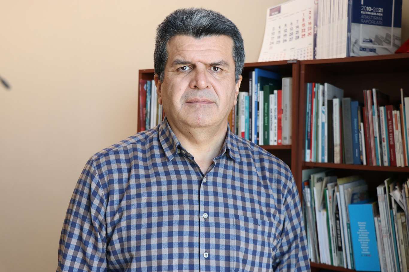 Linç kampanyasıyla mağdur edilen öğretmen yıllardır hakkını arıyor Linç kampanyasıyla mağdur edilen öğretmen yıllardır hakkını arıyor